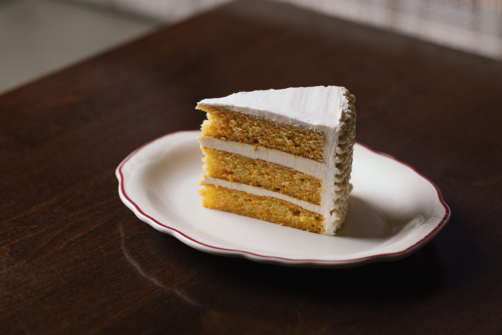 Carrot cake with white chocolate pearls